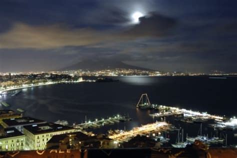 incontri gay napoli|Luoghi di incontro gay in Napoli.